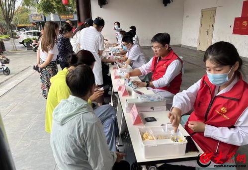 醫(yī)心向黨 健康義診進(jìn)社區(qū)——蘭山區(qū)人民醫(yī)院開(kāi)展健康咨詢(xún)服務(wù)